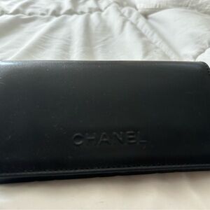 Like new chanel sunglasses case